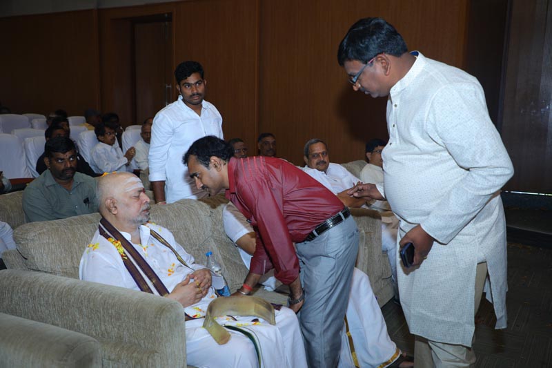 Sri Mulugu Ramalingeshwara Varaprasad Siddhanti was honoured with Jyotishyasastra Vignana Visharadha at Tummalapalli Kalakshetram, Vijayawada (89)